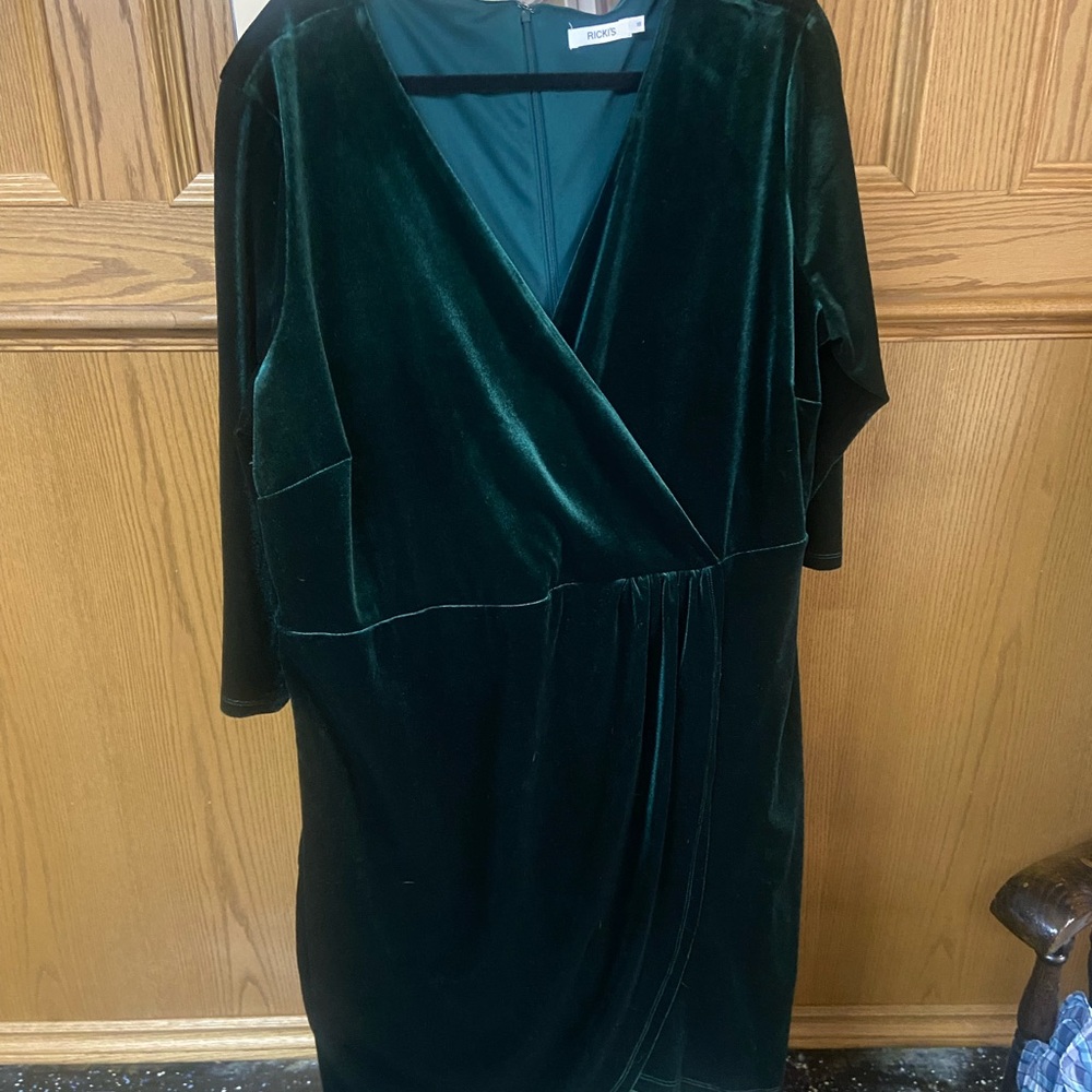 Ricki's Green Sheath Dress with Dolman Sleeves and V-Neck